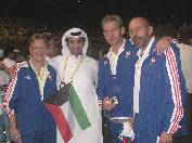 Svetových transplantačných hier (WTG) sa zúčastnilo viac ako dvetisíc športovcov z celého sveta. Na snímke slovenskí účastníci WTG so športovcom z Kuvajtu.