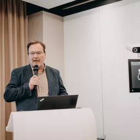 doc. MUDr. Tomáš Tomáš, Ph.D., přednosta I. ortopedické kliniky FN u sv. Anny v Brně na kongresu ČSOT 2025