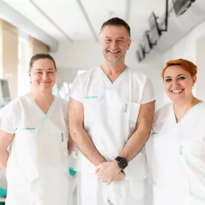 Vedoucí lékař Kantor a sestřičky