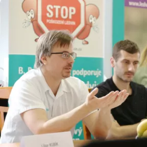 Primář teplické dialýzy MUDr. Petr Hartl představil v rámci Světového dne ledvin nový online nástroj, který nyní pomáhá lékařům včas odhalit onemocnění ledvin.