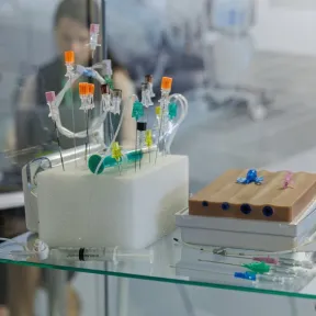 Introcan Safety® Bezpečný intravenózní katétr pro hluboký žilní přístup