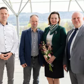 Setkání u příležitosti zahájení prvního projektu svého druhu - Výjimečná dialýza v Domově v Zahrádkách (zleva: David Vacek, DiS., vedoucí pacientské péče B. Braun z divize Avitum, Mgr. Alexandr Koráb, MBA – ředitel Domov pro seniory V Zahrádkách, MUDr. Hana Novotná, vedoucí lékařka dialyzačního střediska B. Braun Avitum v Berouně, MUDr. Vladimír Vojanec, vedoucí lékař dialyzačního střediska Na Bulovce a člen lékařské rady B. Braun Avitum