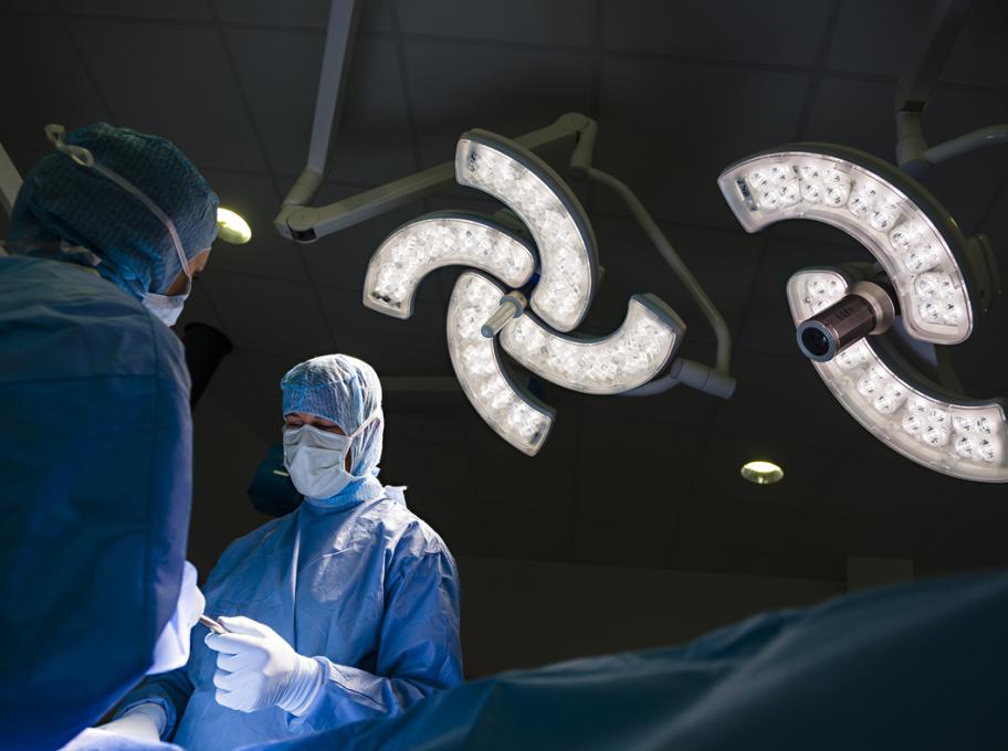 Operační světla STERIS X LED poprvé v České republice