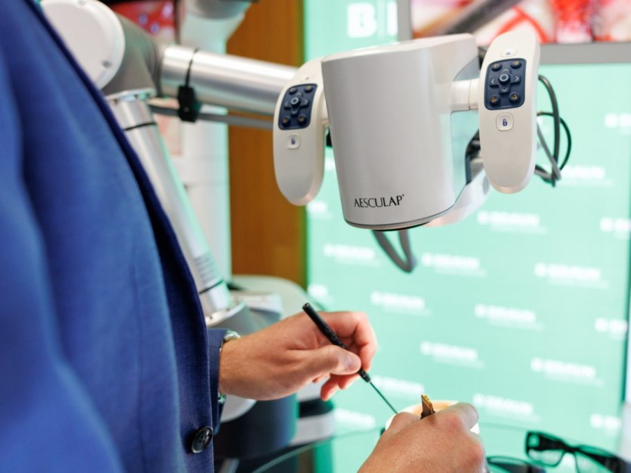 Představení 3D exoskopu Aesculap Aeos na Kongres ORL v Hradci Králové 2026