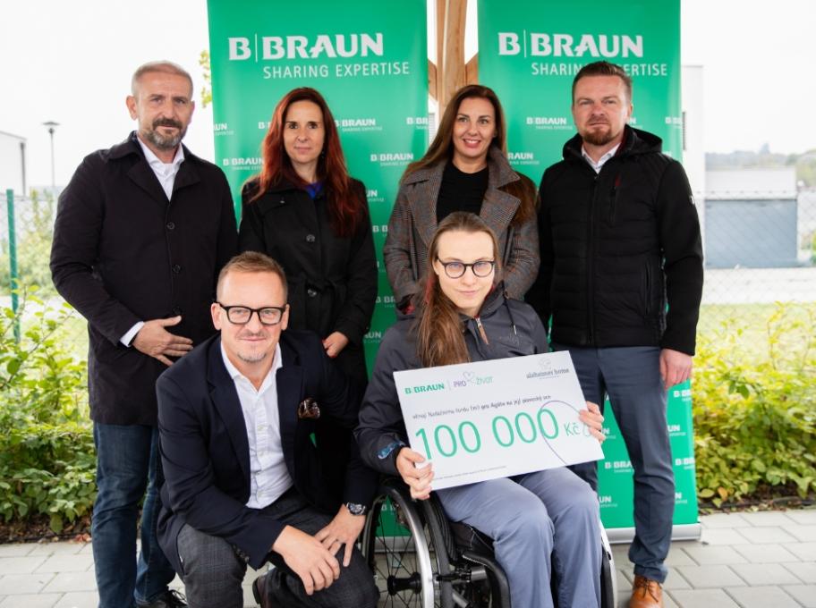 B. Braun a Alzheimer Home předali šek paraplavkyni Agátě