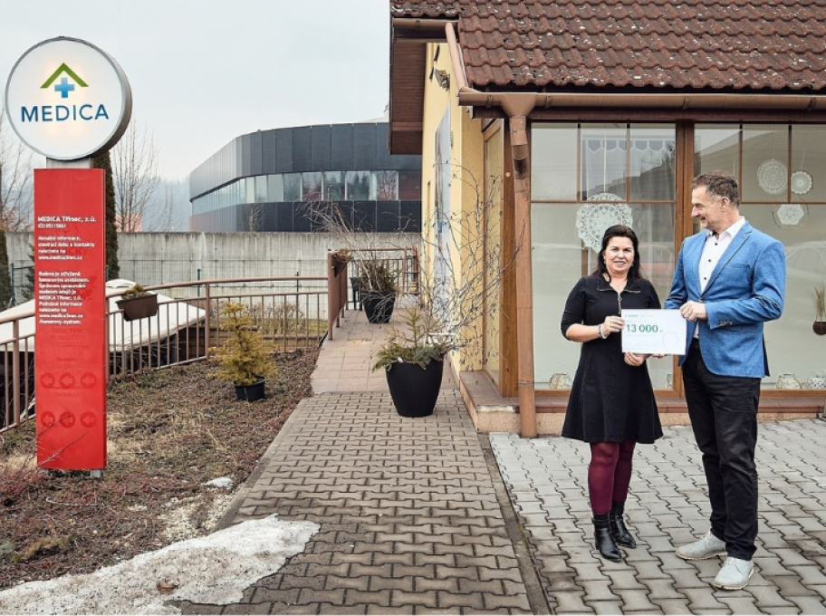 Předání šeku Medica Hospic dar od B. Braun Avitum