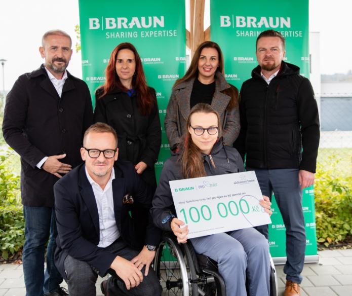 B. Braun a Alzheimer Home předali šek paraplavkyni Agátě