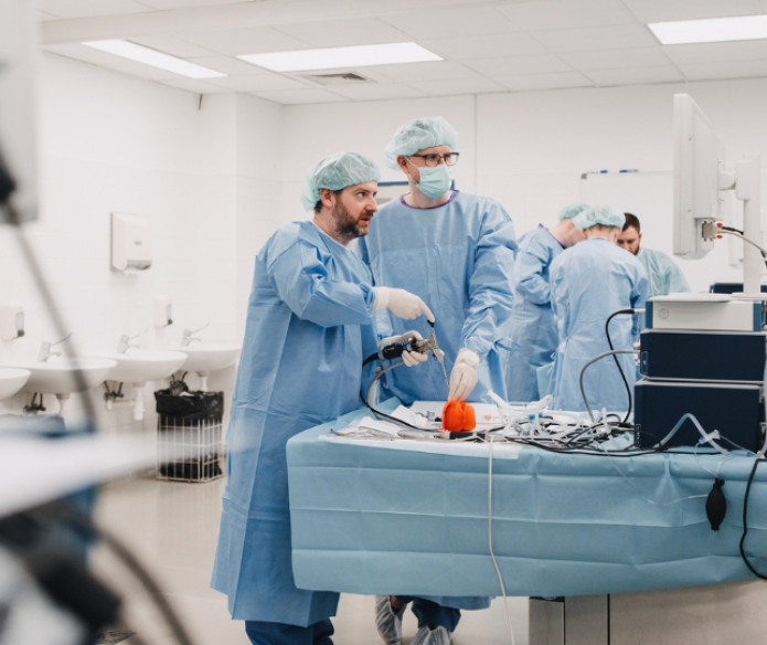 Mezinárodní neurochirurgický hands-on kurz v Brně