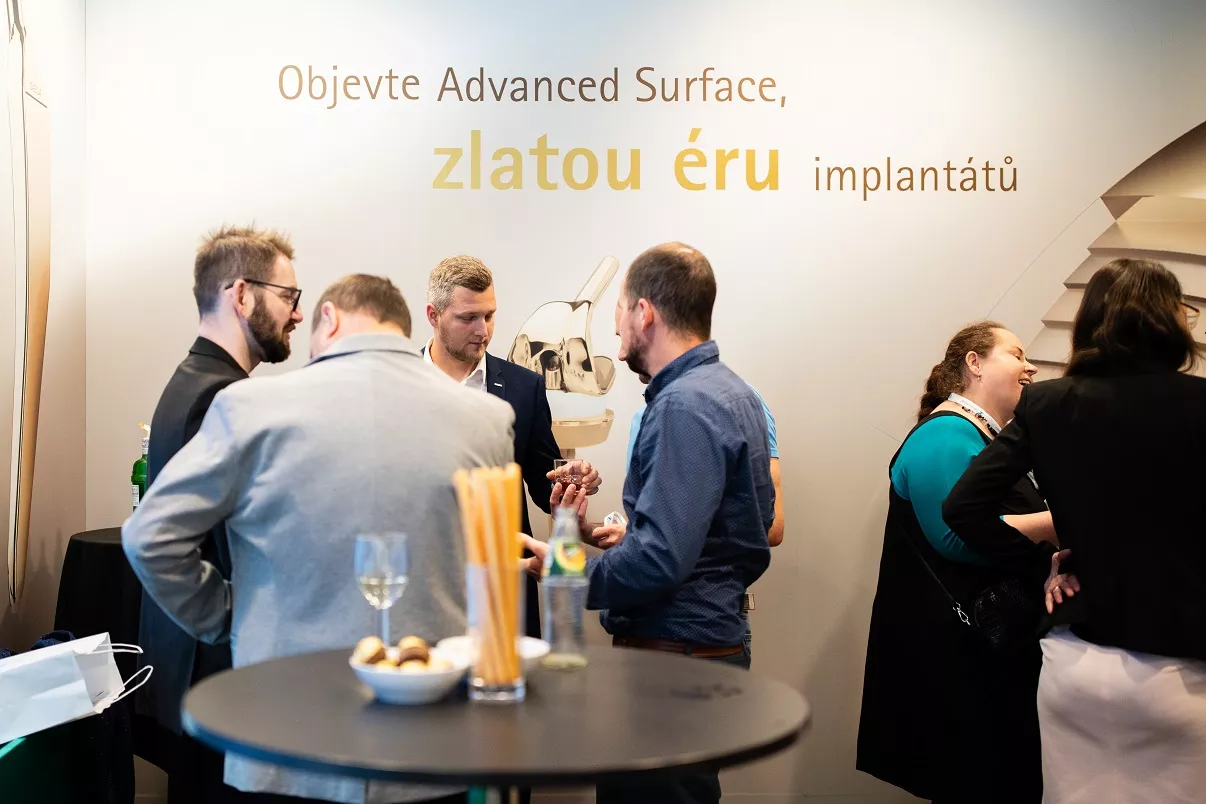 Téma moderních implantátů zastoupenou exkluzivním povrchem Advanced Surface si nenechali ujít ortopedi z celé České republiky