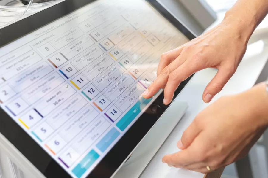 APEX® | Efektivní, jednoduché a bezpečné řešení pro individualizovanou přípravu parenterální výživy