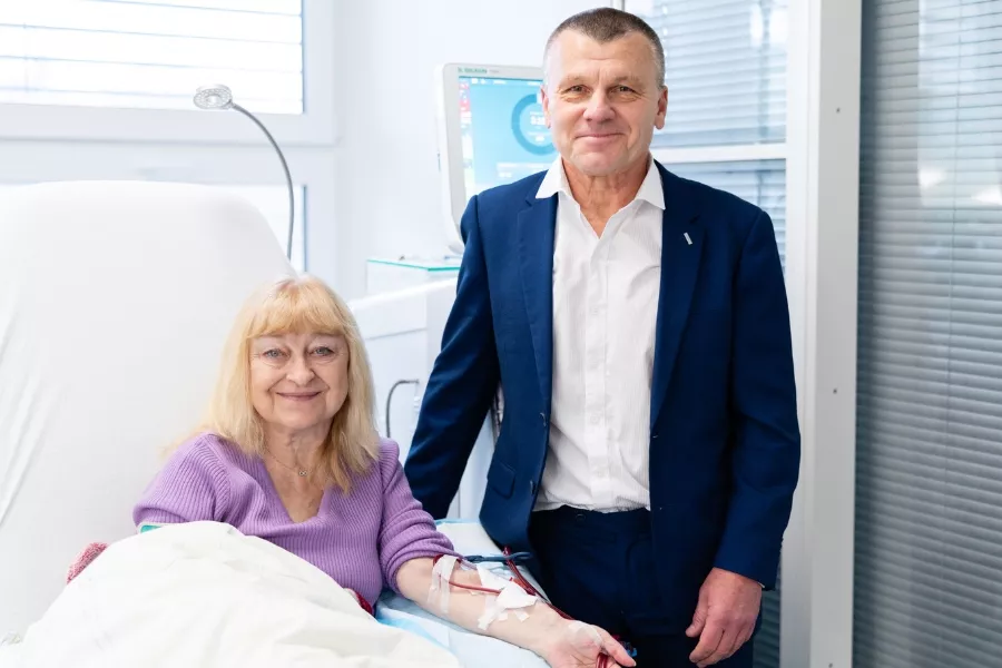 Pacientka Barbora Brožová s vedoucím lékařem Petrem Gorunem
