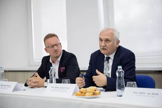 Profesor Vladimír Tesař na konferenci o domácí dialýze