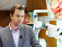 doc. MUDr. Zdeňk Fík, Ph.D., z Kliniky otorinolaryngologie a chirurgie hlavy a krku 1. LF UK a FN v Motole hovoří na Kongreslu ORL 2026 o klinických zkušenostech s 3D exoskopem Aesculap Aeos