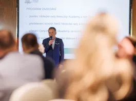 MUDr. Alan Munteanu Business Units Director B. Braun Medical CZ/SK během projevu na jmenování nové Vědecké rady Aesculap Academy na období 2026-2027
