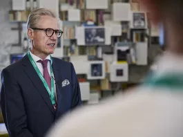 Profesor René Fortelny na Workshopu společnosti B. Braun zaměřeném na techniku "small bite"