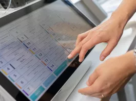Směšovací systém APEX® je navržen tak, aby automaticky počítal a směšoval komplexní roztoky s až 26 unikátními ingrediencemi. 