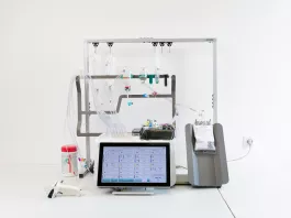 Směšovací systém APEX® je komplexní řešení pro každodenní i pohotovostní potřeby lékáren, přičemž v jednom přístroji dochází ke směšování makro i mikro ingrediencí.