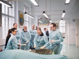 Kurz Aesculap Academy | Primárí a revizní endoprotetika kyčle