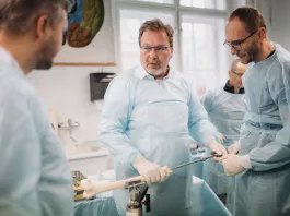 Kurz Aesculap Academy | Primárí a revizní endoprotetika kyčle