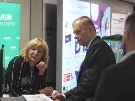 Specialistka na šicí materiály Marie Musilová.