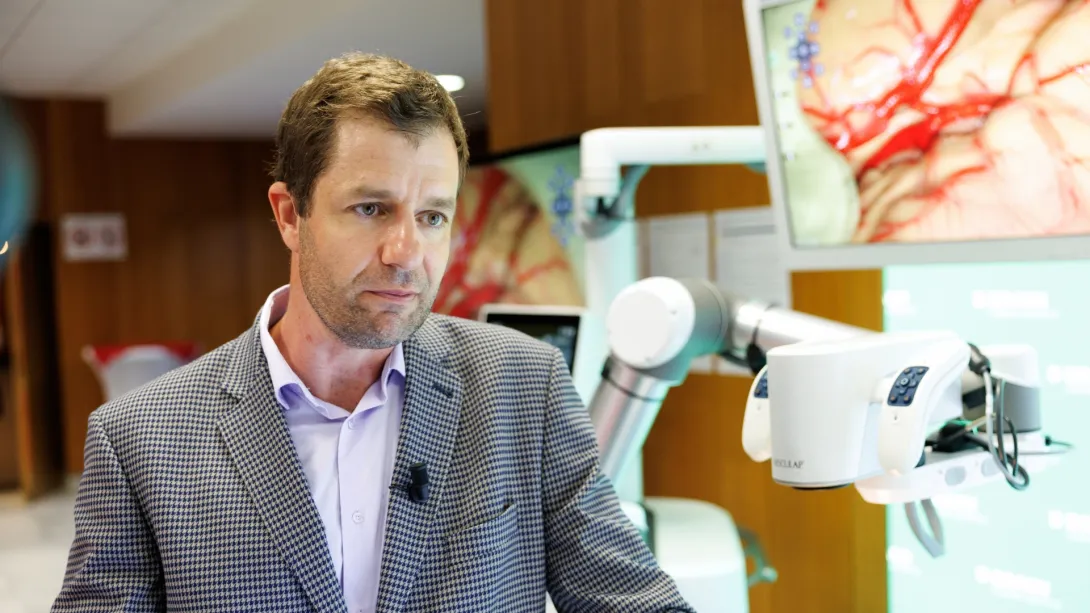 doc. MUDr. Zdeňk Fík, Ph.D., z Kliniky otorinolaryngologie a chirurgie hlavy a krku 1. LF UK a FN v Motole hovoří na Kongreslu ORL 2026 o klinických zkušenostech s 3D exoskopem Aesculap Aeos