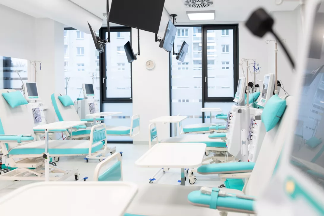 Dialyzační středisko Olomouc, záběr na moderní dialyzační sál