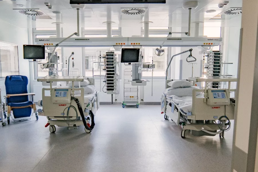 Dvě nové lůžkové stanice Kardiologické kliniky ve FN Plzeň
