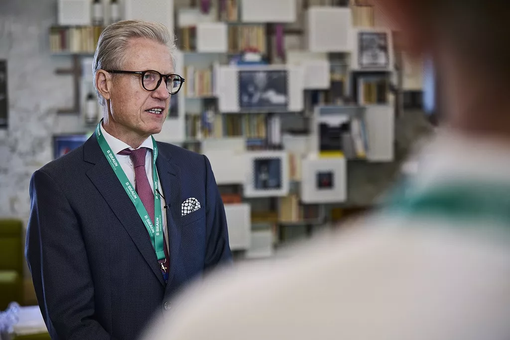 Profesor René Fortelny na Workshopu společnosti B. Braun zaměřeném na techniku "small bite"